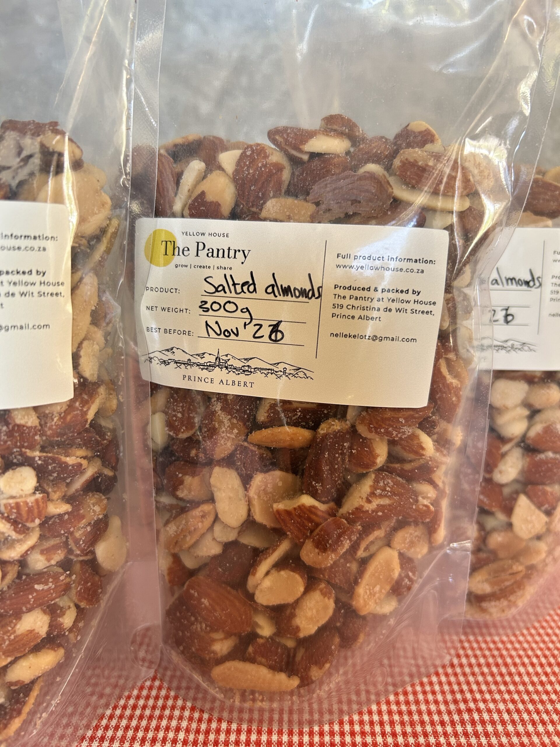 Roasted and salted almonds